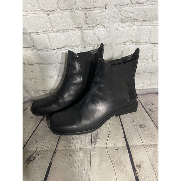 Women's COLE HAAN Black Leather Ankle Boots Size 7 B - Picture 2 of 5